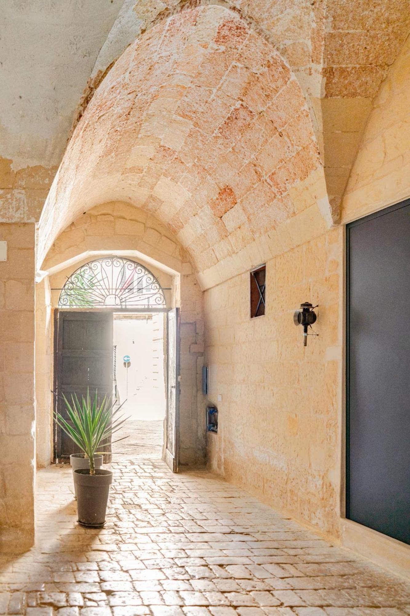 B&B Corte Dei Memoli Di Margiotta Giuseppina Lecce Exteriör bild