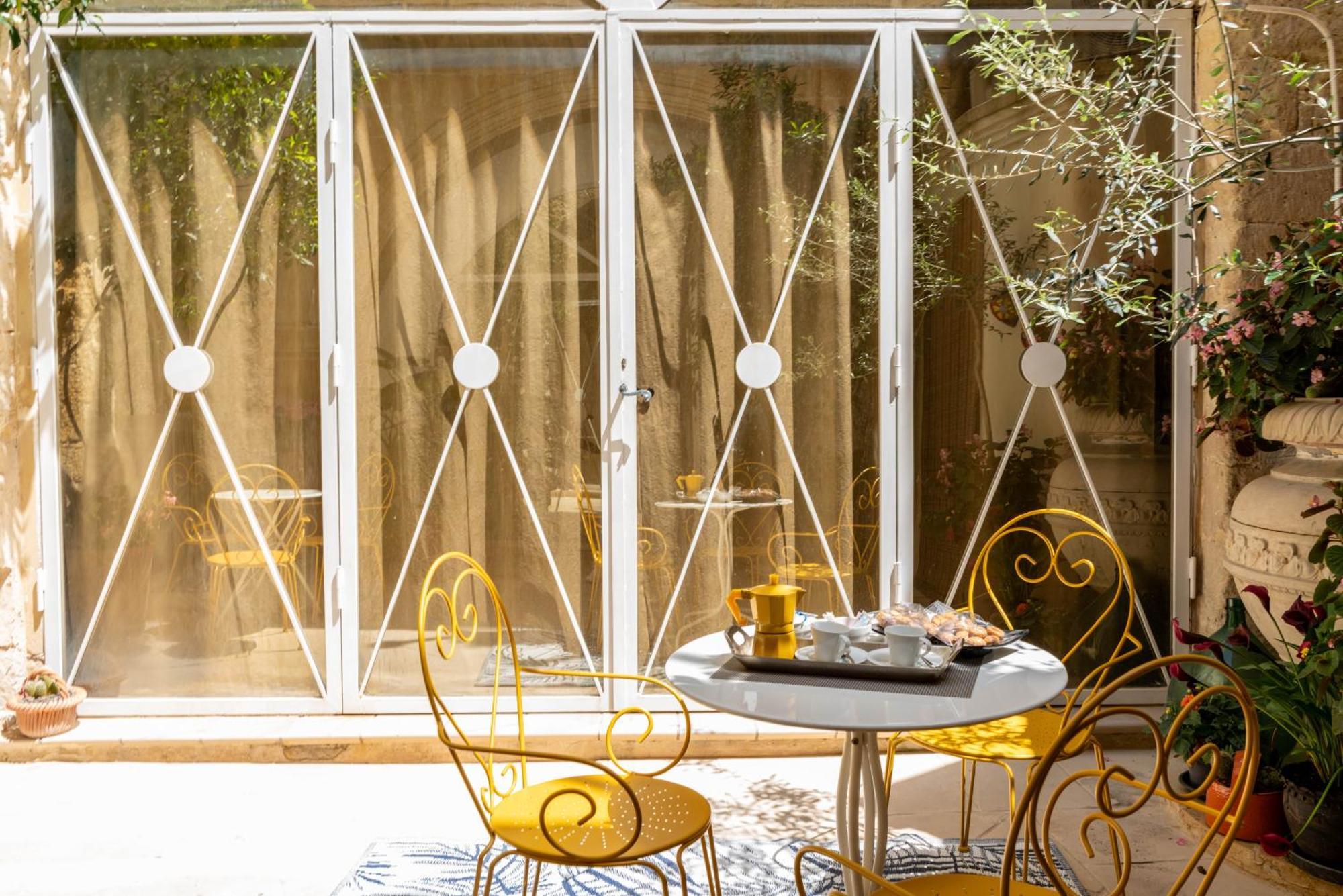 B&B Corte Dei Memoli Di Margiotta Giuseppina Lecce Exteriör bild