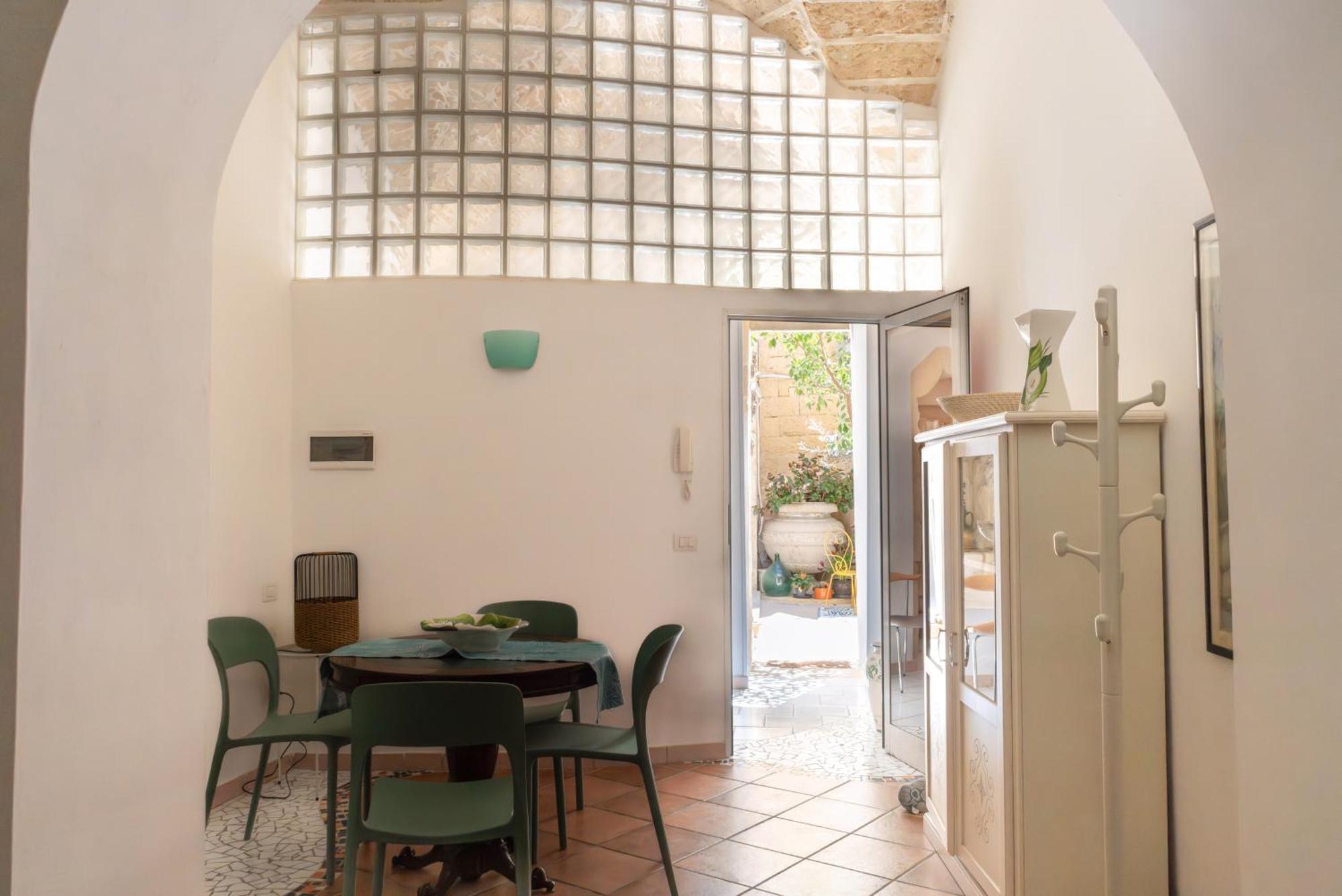 B&B Corte Dei Memoli Di Margiotta Giuseppina Lecce Exteriör bild